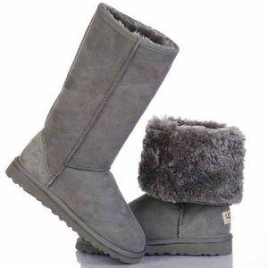 🌫❄️Tall Classic Ugg’s Grey Women’s Size 5❄️🌫